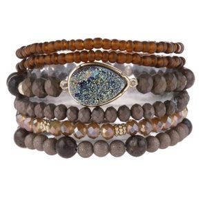 BD3🤎Stunning 6 strand bracelet on trend style perfect4 fall. Instantly elevate